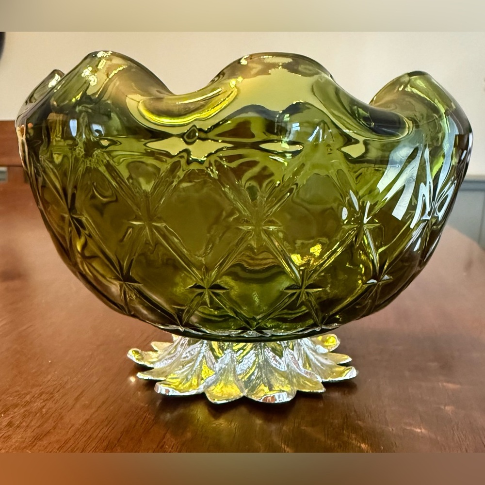 Indiana Glass Duette Quilted Diamond Rose Bowl w/ Metal Leaf Base Ruffled Edge